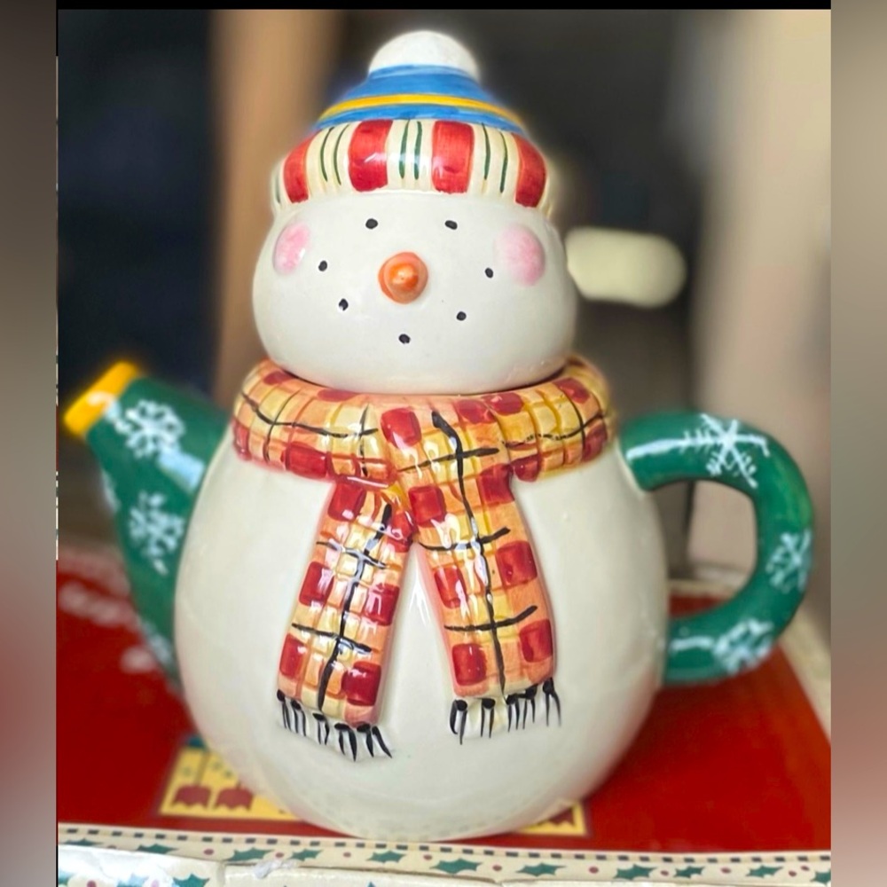 Debbie Mumm Marshmallow Snowman Mini teapot